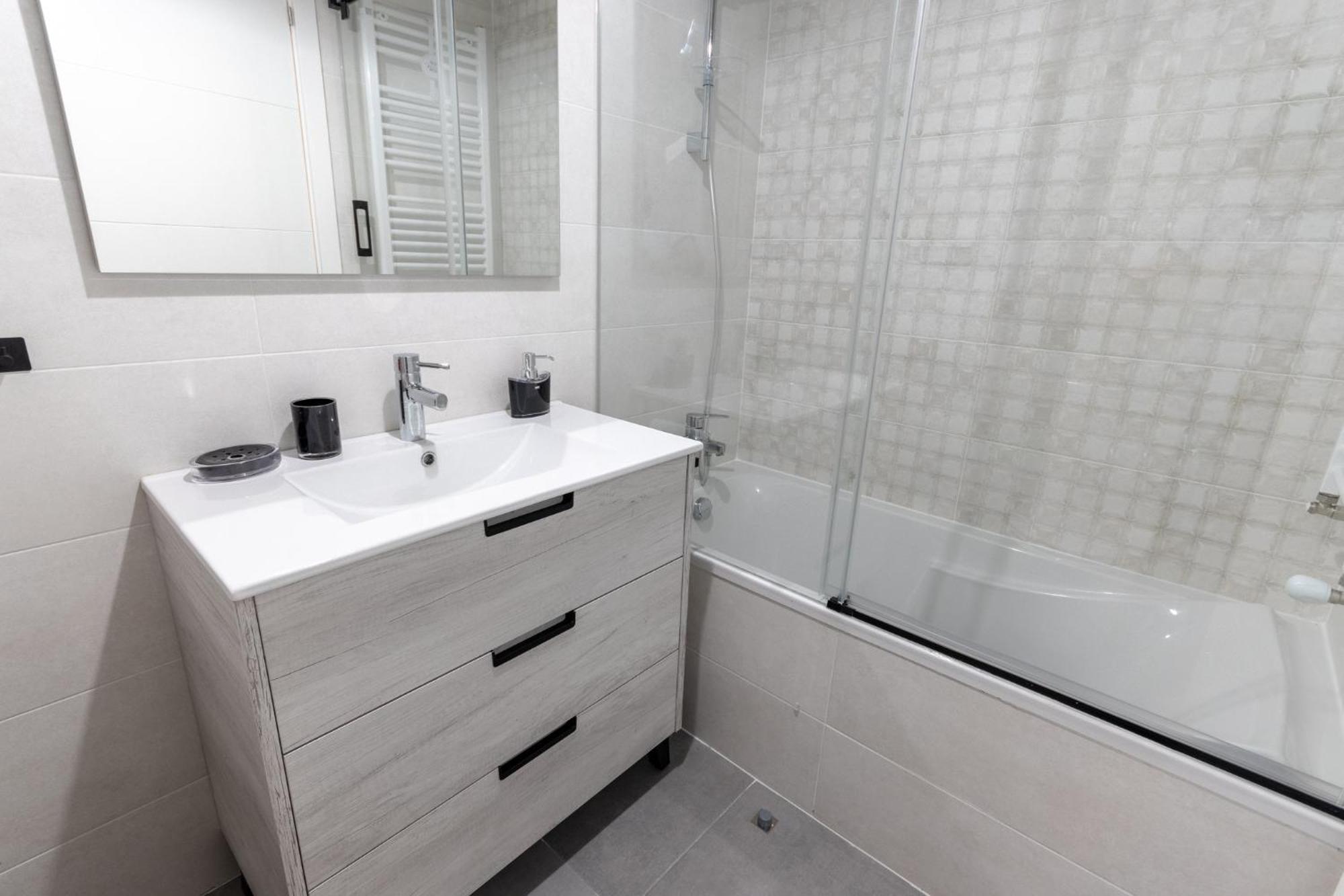 Xirimiri Apartment By People Rentals Bilbao Ngoại thất bức ảnh